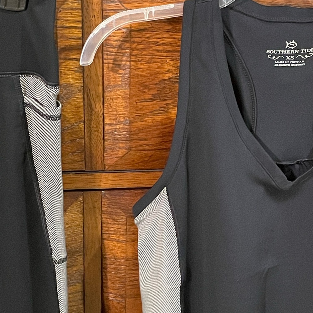 Southern Tide Black Leggings & Tank with Gray Side Panels - Picture 3 of 6